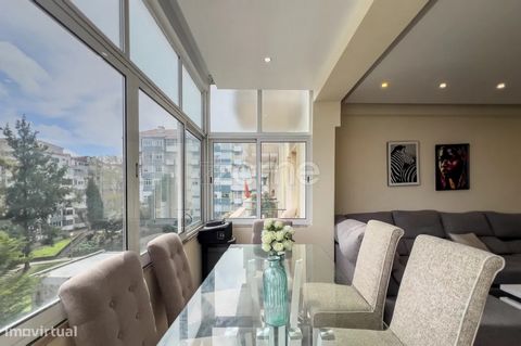 Identificação do imóvel: ZMPT576652 Apartamento T3 c/varanda fechada - próximo estação Localizado em Monte Abraão, em Sintra, este apartamento oferece uma combinação perfeita de conforto e espaço, numa zona muito calma. Este apartamento localiza-se n...