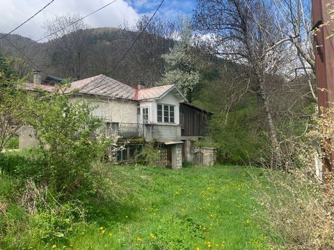 ? Maison de charme à réinventer 133 m² à Lus-la-Croix-Haute Fort potentiel !