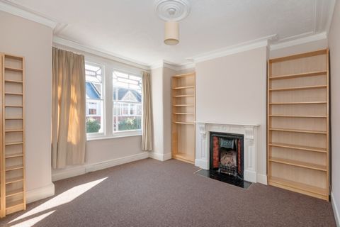 This very well presented character maisonette comprises generous living room with feature fireplace, master bedroom, two further single bedrooms, well fitted eat in kitchen and modern bathroom with white suite. The property further benefits from a pr...