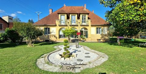 Maison de maître au bord de la Dordogne, 297 m2, 10 p, avec dépendances + piscine