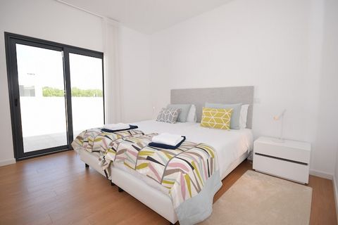 Cette nouvelle villa moderne dotée d'un intérieur confortable se trouve à seulement 4 km de la belle plage de Foz de Arelho. C'est un endroit parfait pour passer de merveilleuses vacances