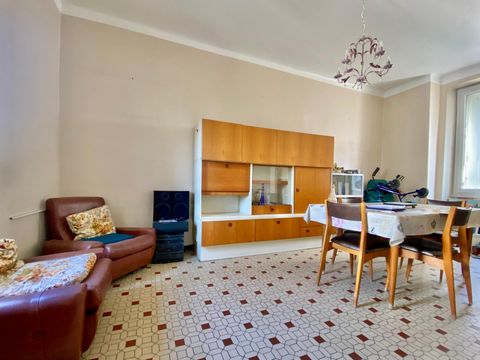 Appartement 4 pièces à rénover – Rue Charles Brunelière / Gare Maritime