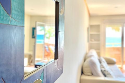 ¡Descubre tu refugio ideal en el corazón de Roquetas de Mar! Este maravilloso apartamento en el segundo piso ofrece una combinación perfecta de comodidad y conveniencia, lo que lo convierte en una opción ideal para tus vacaciones. En el exterior, dis...