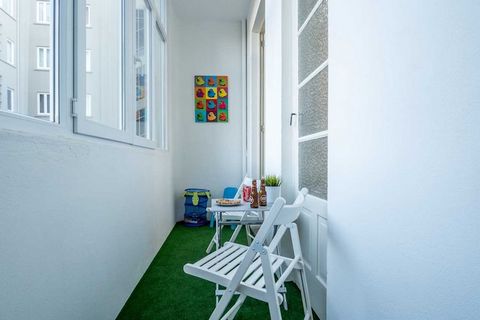 This spacious apartment offers a comfortable stay for up to 12 guests, featuring four bedrooms furnished with two queen-size beds, four single beds, and two double sofa beds. Designed for both families and groups, it also welcomes pets, making it a c...