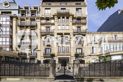 Exclusivo dúplex con jardín privado y vistas al Urumea en el corazón de San Sebastián Areizaga Inmobiliaria presenta esta elegante propiedad de estilo Belle Époque, un dúplex con encanto que combina carácter histórico y confort contemporáneo, ubicado...