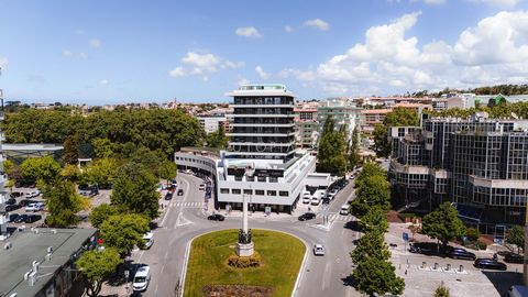 D. João III Prestige Residence is the most exclusive and prestigious real estate development in Leiria, located in the heart of the city and setting a new standard of luxury and innovation in the area. With a contemporary architecture and great visua...