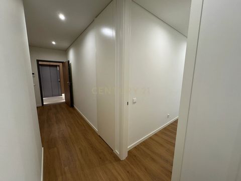 T2 NOVOS com varanda e estacionamento | Em frente ao Metro de Arroios | Últimas 4 unidades! Apartamentos T2 novos a estrear, prontos para entrega, inseridos num prédio novo (construção 2024), localizado em frente à estação de Metro de Arroios. De um ...