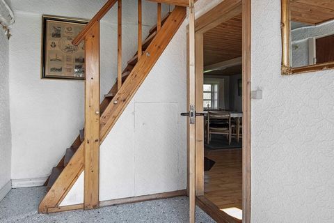 An estate from 1784 made into a holiday home. The house is located on a large plot in Toftum, with an open terrace on the south side. Enjoy dinner under the open sky or soak up the sun on a lovely summer day. The kitchen and dining room is openly con...