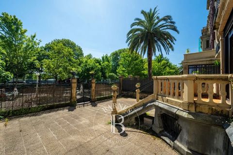Barnes presenta encantador dúplex Belle Époque con jardín privado y vistas al río Urumea, ubicado en una de las calles más demandadas de San Sebastián. Distribuida en dos niveles y con una superficie total construida de 219 m², la vivienda destaca po...