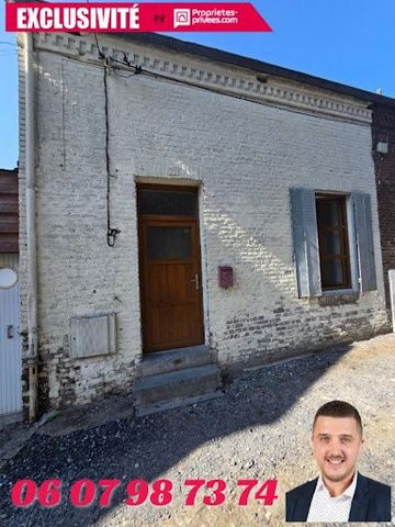 Exclusivité Benjamin Propriétés Privées ! Idéal Investisseurs ! Découvrez cette maison actuellement loué 700 euros/mois HC RDC : une pièce de vie, une cuisine, un WC, une cour. à l'étage un palier desservant une salle de bain et 3 chambres. Rénovatio...