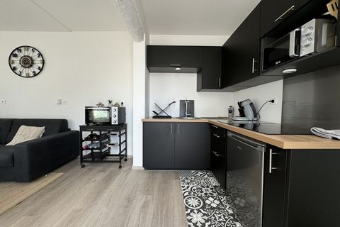 Cette maison accueillante aux portes du Mans allie confort, praticité et détente. Idéale pour les familles, les amis ou les professionnels, elle offre un cadre paisible à quelques minutes du centre-ville. Dotée d'une cour privée, d'un garage couvert ...
