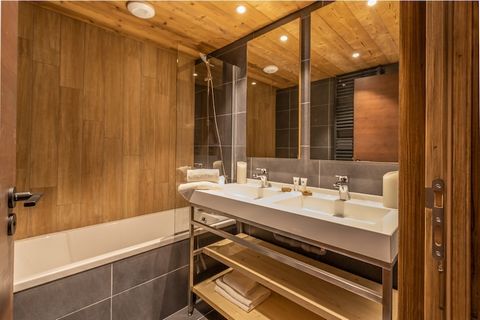 Great location almost on the slopes, just outside the bustling centre of Val Thorens (300m) with a great variation of restaurants, bars, discos and shops. Recently built apartment building in chalet style.