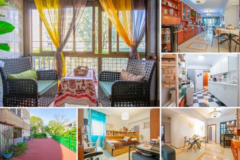 Magnífica vivienda en c/ León XIII con plaza de garaje en superficie. Vivienda luminosa y con gran potencial ubicada en el barrio de la Macarena. Esta propiedad cuenta con cuatro amplias habitaciones, un baño y un aseo, ideal para adaptarla a tus nec...