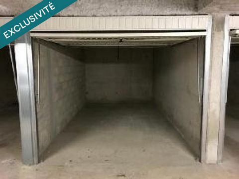 box fermé dans copropriété dans centre bourg