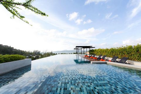 6th Avenue Surin Condominium ligt op loopafstand van de stranden van Surin en Bang Tao en biedt een uitzonderlijke locatie in een van de meest prestigieuze wijken van Phuket. Geniet van het gemak van slechts 17 minuten verwijderd zijn van Blue Tree W...