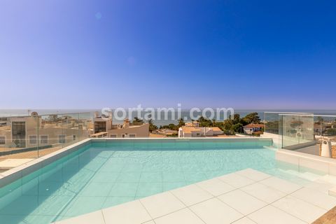 Fantástico apartamento T3 de construção com três anos, com piscina e vista mar na zona dos Olhos d´Água. Com fantásticas áreas, este imóvel conta com sala de estar e de jantar e cozinha equipada. Possui três quartos, sendo um deles em suite, e com du...