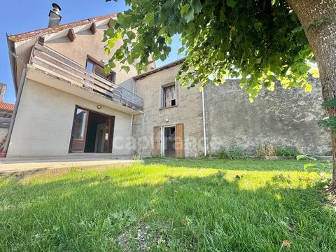 MAISON DE VILLAGE 170 M2, 3 CHAMBRES, TERRAIN CLOS DE 376 M2, 50 M2 DE COMBLES AMÉNAGÉS, TOUT-À-L'ÉGOUT, CLIM RÉVERSIBLE, POÊLE À GRANULÉS, DOUBLE VITRAGE PVC, ATELIER