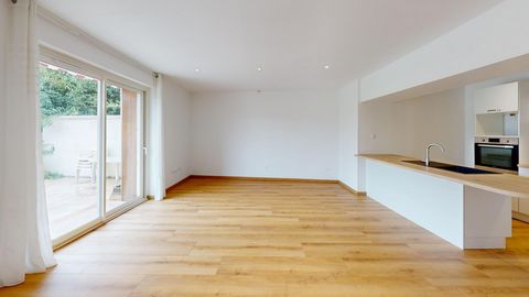 Maison de ville T3 de 127m² avec garage et jardin.