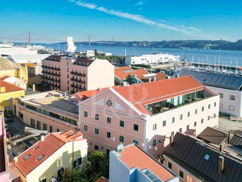 3-bedroom apartment for sale in Lisbon, located in the Bom Sucesso condominium in a privileged area of Lisbon, close to the Tagus River and the Belém Tower. Inserted in a brand-new building, but which retains the industrial character of the 17th cent...