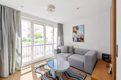 Parijs 15e, in het hart van de wijk Convention/Vaugirard, biedt de VANEAU groep u een zeer mooi appartement gerenoveerd door architect gelegen op de 2e verdieping met de lift van een klein beveiligd en onderhouden gebouw. Het profiteert van een geopt...