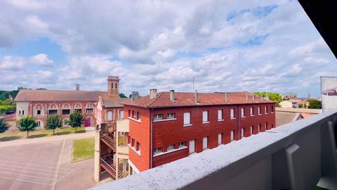 Un cocon lumineux perché au-dessus des toits de Montauban