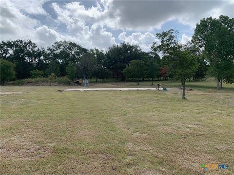 Fresh Air Special!!! Fantastic corner lot with a strong foundation! If you are wanting the feel of being out in the country with plenty of elbow room but close enough to the shopping, entertainment, grocery stores, Fort Cavazos etc then this property...