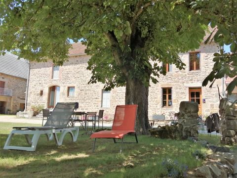 MAISON DE CHARME EN PIERRE 10 PIECES 320 M² AVEC ANNEXES, TERRAIN aménagé 3000 M²