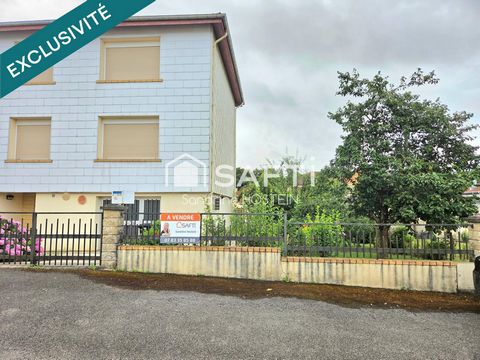 Maison libre 3 côtés avec jardin et 2 garages!