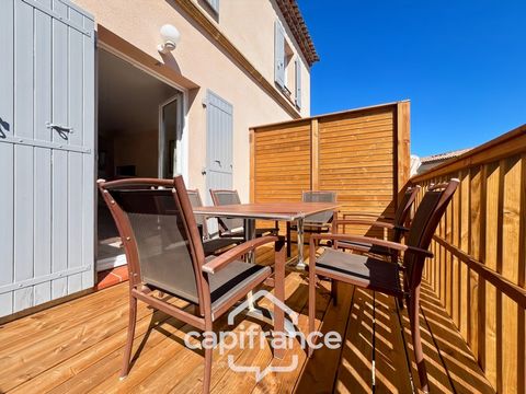 DOMAINE DE PONT ROYAL, maison de 45 m2, élevée d'un étage, 2 vraies chambres, mitoyenne d'un seul côté, piscine privative, emplacement pour véhicule