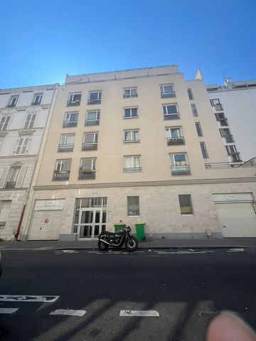 Immeuble de rapport idéalement situé, composé de 6 studios équipés d'une kitchenette, Avec un rendement locatif immédiat, aucun travaux à prévoir. Accès : Métro 9, arrêt ' Buzenval ' à 370m de l'immeuble. Composition de l’immeuble : 1er étage Studio ...
