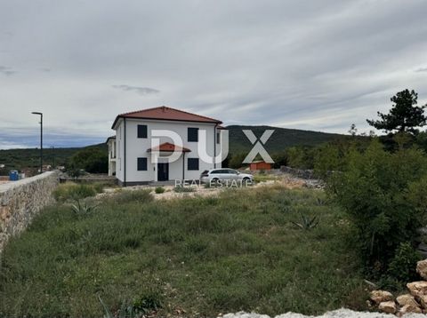 Location: Primorsko-goranska županija, Vrbnik, Vrbnik. THE ISLAND OF KRK, VRBNIK - a beautiful detached house with a large garden We mediate in the sale of houses, new buildings in Vrbnik. The house has 152 m2, and is located on a plot of land measur...