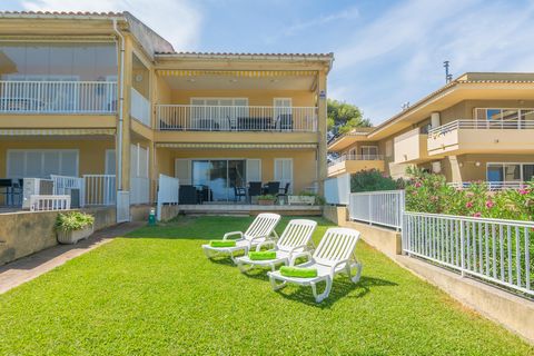 Welcome to this wonderful apartment in the sea front with direct access to the paradisaical beach of Puerto de Alcudia. It offers a lovely garden and accommodation for 6 people. In front of an impressive beach of crystalline water and white sand, thi...
