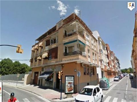 This fantastic apartment sits in the heart of the beautiful town of Lucena, within easy access to the local amenities including fantastic shops, bars and restaurants. The apartment has been finished to a high standard throughout with beautiful cornic...