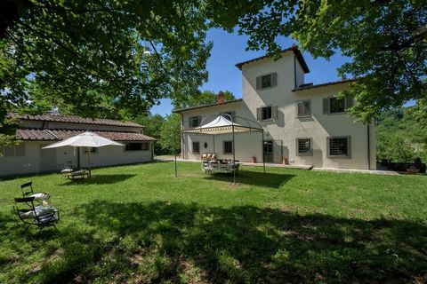 This place is perfect for a pleasant stay in beautiful Tuscany. The holiday home has a swimming pool (open from May to September), air conditioning and parking. Moreover, it is an excellent choice for vacations with the family. A walk through the Tus...