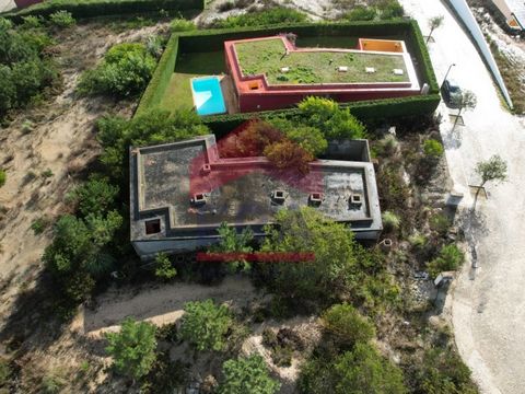 Plot of 786sqm with detached house partially built in Bom Sucesso Resort, Óbidos. With an implantation area of 201sqm. Project by Architect Luísa Penha. Bom Sucesso Resort, classified as a 5-star tourist village, has private security and is equipped ...
