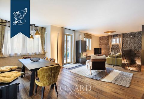 In the heart of Val Badia, an exclusive ski destination of the Dolomites, there is this elegant apartment for sale in a luxurious newly-built context. Its setting is very close to the extraordinary route of the Sellaronda. Recognized as a Unesco Worl...