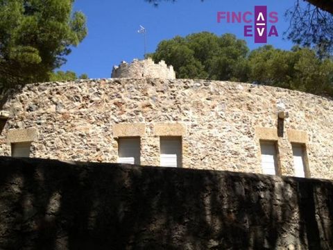 If you are looking for the opportunity to acquire a really unique property, this one is for you. The house is built next to an authentic Medieval tower of the XIII Century. The villa is built with the same type of stone preserving the beauty of the c...