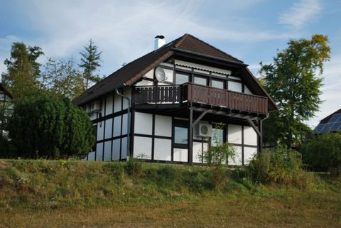 Дома расположены в красивом Ferienpark Frankenau, около 1 км. города Frankenau. Парк состоит из большого числа квартир, которые красиво расположены на извилистых дорогах в холмистой местности. Разве дома Штернберга 209 и 211 прекрасно расположены в в...