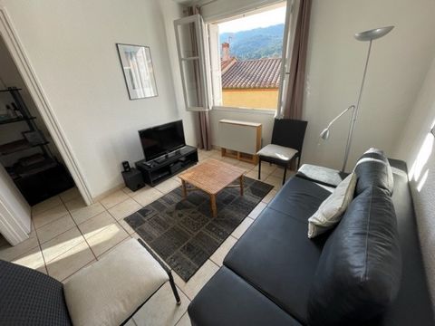 Crossing apartment - T2. Collioure rue du soleil , suburb South Expo, beautiful mountain views 100m from the sea, quiet