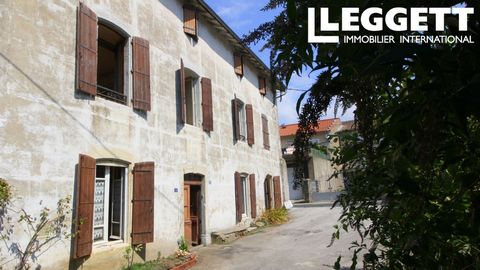 A23713FV81 - In the heart of Labastide Rouairoux, in the extreme south of the Tarn department, on the border with the Hérault, you will find this very large house with 250m2 of living space and 380m2 of usable space. With its 3 levels, terrace and ve...
