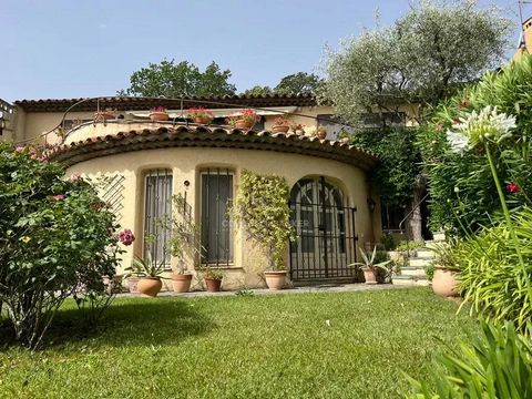 Located in a large and secured domaine including swimming pools and tennis courts, nice villa enjoying a beautiful opened view. The house of sqm 177 consists of a living room, a dining room, a kitchen, a bedroom and a shower. On the first floor, two ...