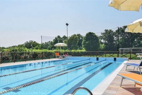 Cette belle maison indépendante avec une grande piscine privée est située sur la région de Marches Green Hills, à seulement 5 km de Tavullia et à 12 km des plages de Pesaro, Cattolica et Gabicce; Destination idéale pour les familles et les groupes d'...