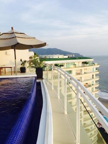 Beautiful penthouse in Bay View Grand Marina Ixtapa, with 24 hour security, restaurant in common areas, pool, lounge chairs facing the sea with palapas. Furnished Spectacular view of the Pacific Sea Surface area 236.65 m2 Annual maintenance fee: 130,...