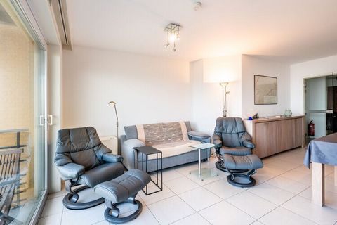 Modern apartment for 6 people on the seafront and with 2 bedrooms. Close to downtown, shops and restaurants. Near public transport. Pets not allowed. Layout Entrance hall, living room with open kitchen, bathroom with shower, separate toilet, sofa bed...