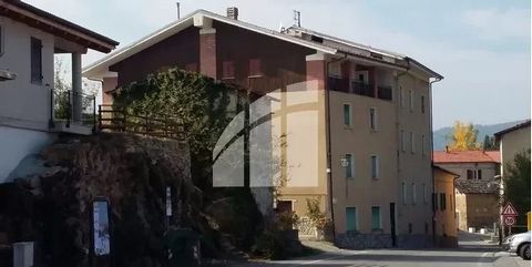 Close to ski resorts, 4-storey building consisting of 10 apartments in good condition. 840 m2 of living space in total- courtyard and garden of 300 m2. Possibility of creating a hotel structure