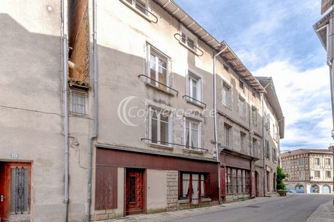 Ideally located in the heart of Saint-Léonard-de-Noblat, close to all amenities (bakeries, pharmacies, schools, doctors, supermarket etc.), beautiful renovation potential for this village house of more than 110m2 of living space spread over 4 levels....
