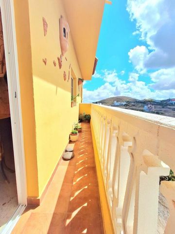 PAY ATTENTION TO THIS UNIQUE OPPORTUNITY TO ENJOY THIS PROPERTY FROM NOW ON. We have this spectacular building surrounded by nature, just 5 minutes from the center of the municipality of the Villa de Moya. This property has 3 floors, including a spac...