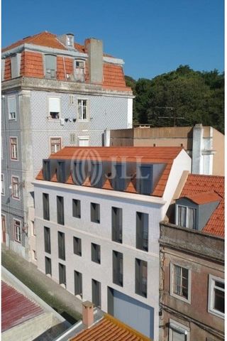 Vacant building, 427 sqm (gross construction area), approved project for a single-family villa and a 1-bedroom apartment, in Estrela, Lisbon. The villa covers 370 sqm (gross floor area), with four floors, with the 1st floor having a large living room...