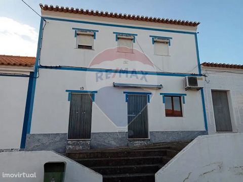 Village House with an excellent backyard. 6 bedrooms, kitchen and living room and also possibility of commerce on the ground floor It admits improvements in the bathroom and kitchen and you can enjoy an excellent investment for leisure or even for pe...