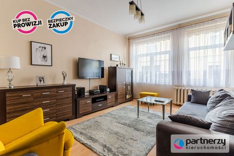 APARTMENT IN KAMENICA IN THE CENTER OF WEJHEROWO! This unique property with an area of 74.3m2 is an excellent investment for those looking for an apartment with adaptive potential or space to run their own business. APARTMENT: The apartment is charac...